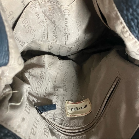 Margot navy blue leather crossbody bag medium size - Picture 7 of 7